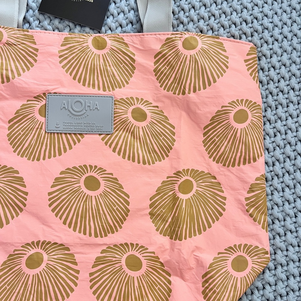 Aloha Collection• Super Special Limited Edition Opihi Nui Day Tripper Tote - Picture 3 of 10